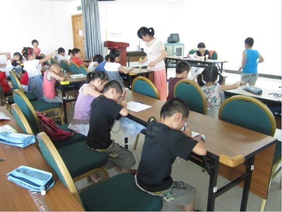 杭州巨星科技公司为职工子女办免费暑托班---56个学生
